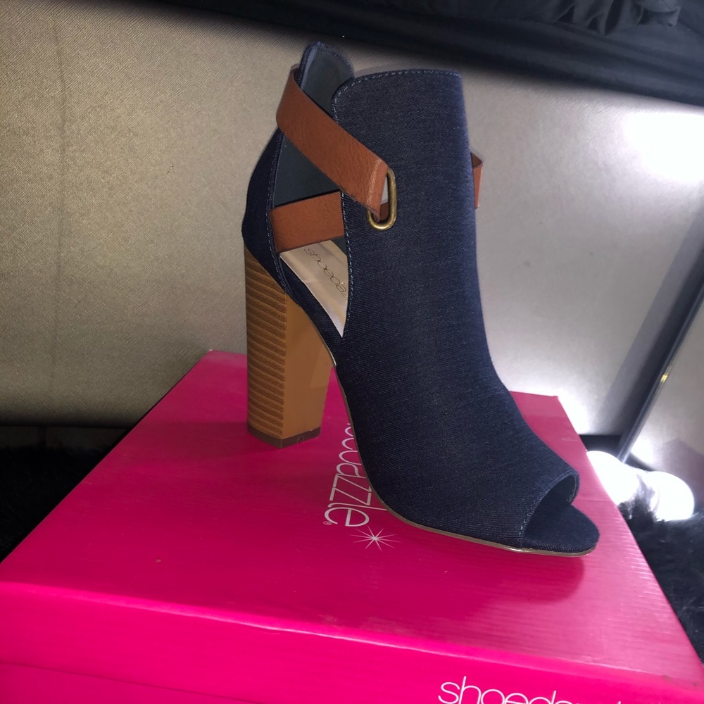 Heels 👠 brand new never worn